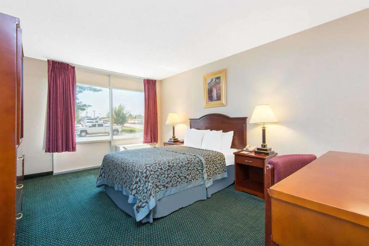 Blue Way Inn&Suites Wichita East Extérieur photo