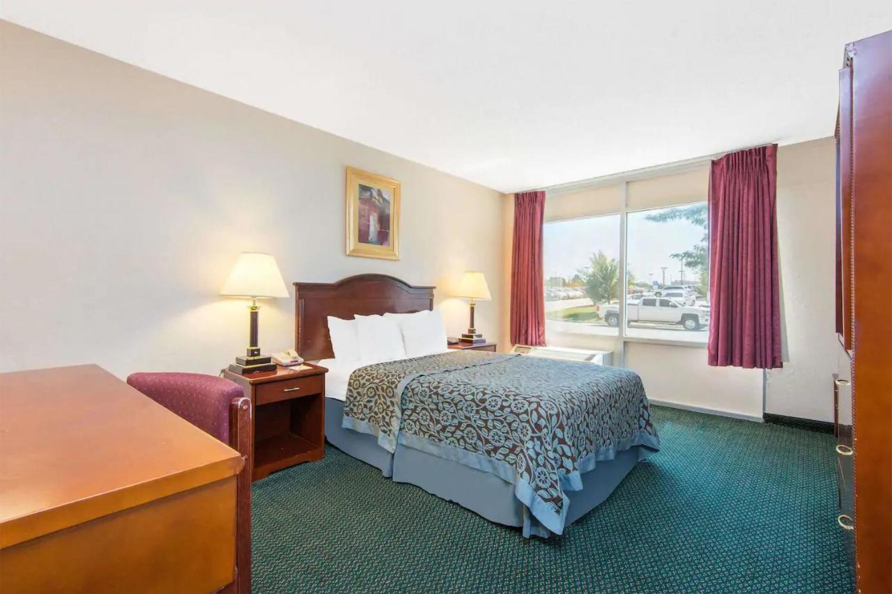Blue Way Inn&Suites Wichita East Extérieur photo