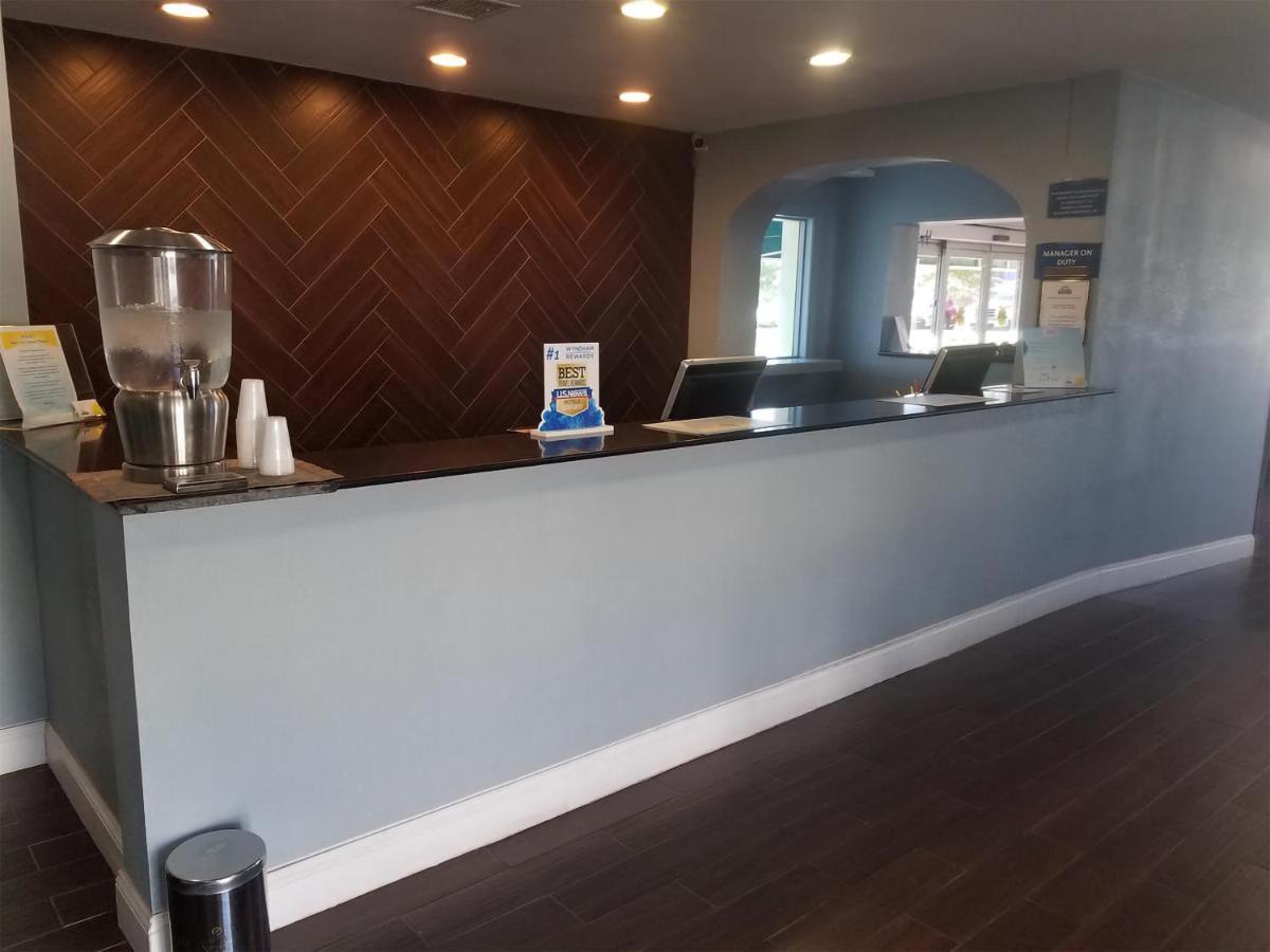 Blue Way Inn&Suites Wichita East Extérieur photo